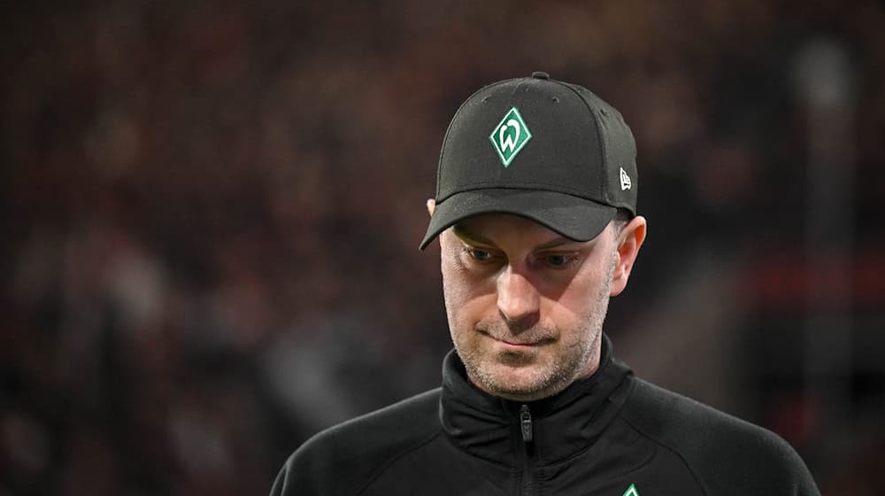 Werder-Coach Ole Werner und sein Team stehen in Bielefeld unter großem Druck. / Foto: Harry Langer/dpa