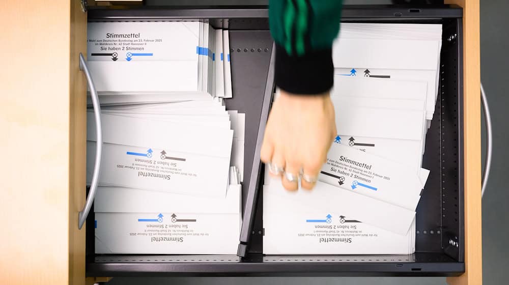 Für eine ordnungsgemäße Bundestagswahl braucht es in Niedersachsen Zehntausende Helfer. (Archivbild) / Foto: Julian Stratenschulte/dpa