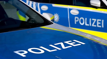 Rund 100 Einsatzkräfte durchsuchen bei Razzien gegen den Kokainhandel Wohnungen, Häuser und einen Kulturverein. (Symbolbild) / Foto: Sven Hoppe/dpa