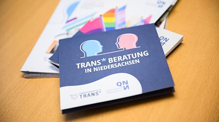 Der Beratungsbedarf zum Thema Trans steigt. / Foto: Julian Stratenschulte/dpa