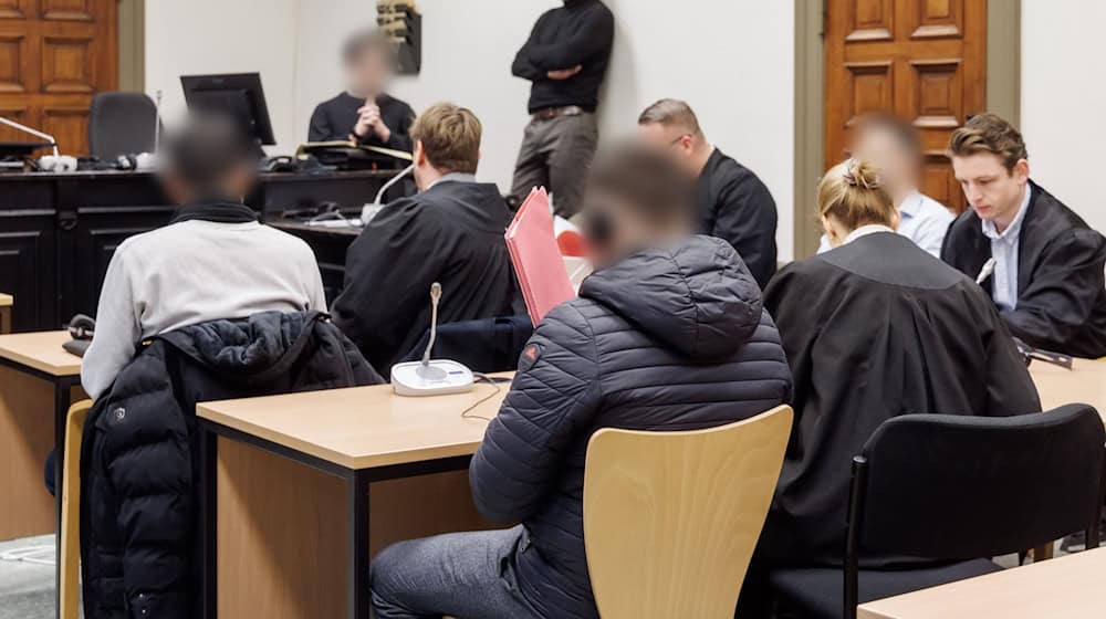 Damit das Geld aus den Drogengeschäften anderer vor der Polizei sicher ist, haben ein 39-Jähriger und seine Familie mutmaßlich fast 43 Millionen Euro nach Polen transportieren lassen.  / Foto: Markus Scholz/dpa