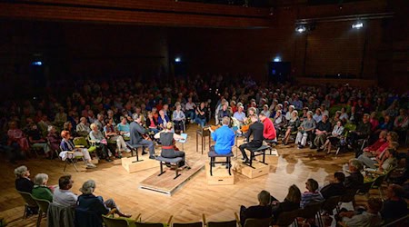 Viele freie Theater und Musikveranstaltung können sich in den kommenden Jahren über Förderungen vom Land freuen. (Symbolbild) / Foto: Philipp Schulze/dpa