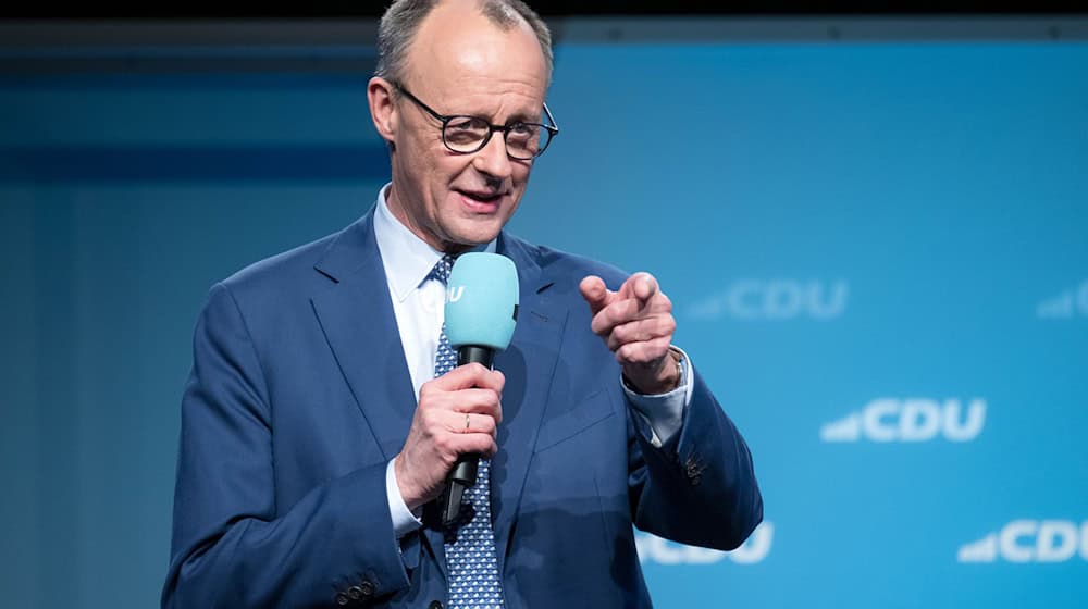 Wenige Tage vor der Bundestagswahl hat Unions-Kanzlerkandidat Friedrich Merz in Vechta zum Endspurt im Wahlkampf aufgerufen. / Foto: Sina Schuldt/dpa