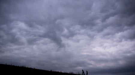Das Wetter ändert sich, es wird feuchter und kühler. (Symbolbild) / Foto: Julian Stratenschulte/dpa