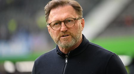 Wolfsburgs Trainer Ralph Hasenhüttl. / Foto: Swen Pförtner/dpa