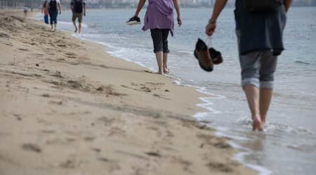 Sommer, Sonne, Strand: Zu den beliebtesten Reisezielen der Deutschen zählt wieder einmal Spanien. (Archivbild) / Foto: Clara Margais/dpa