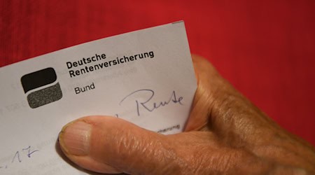 Die gesetzliche Rente ist für die meisten weiter das wichtigste Einkommen im Alter. / Foto: Felix Kästle/dpa