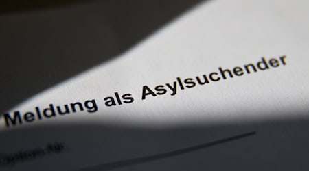 In Niedersachsen dauern Asylklage-Verfahren im Schnitt 16,5 Monate. (Symbolbild) / Foto: Daniel Karmann/dpa