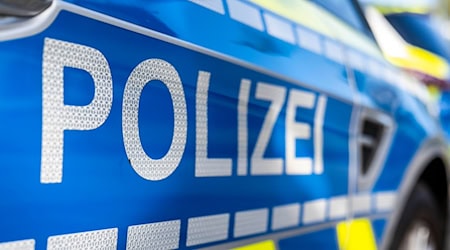 Die Polizei hat einen betrunkenen 16 Jahre alten Radfahrer auf der Autobahn 30 gestoppt. (Symbolbild) / Foto: David Inderlied/dpa