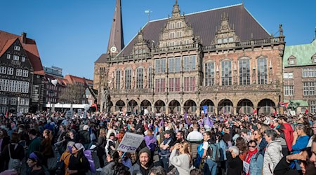 Viele Menschen gingen in Niedersachsen und Bremen für die Rechte der Frauen auf die Straße. / Foto: Focke Strangmann/dpa