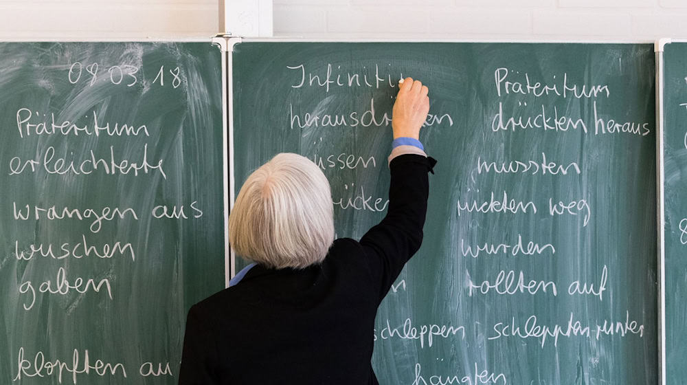 Als erstes Bundesland bereitet Bremen eine Arbeitszeiterfassung für Lehrkräfte vor. (Archivfoto) / Foto: Mohssen Assanimoghaddam/dpa