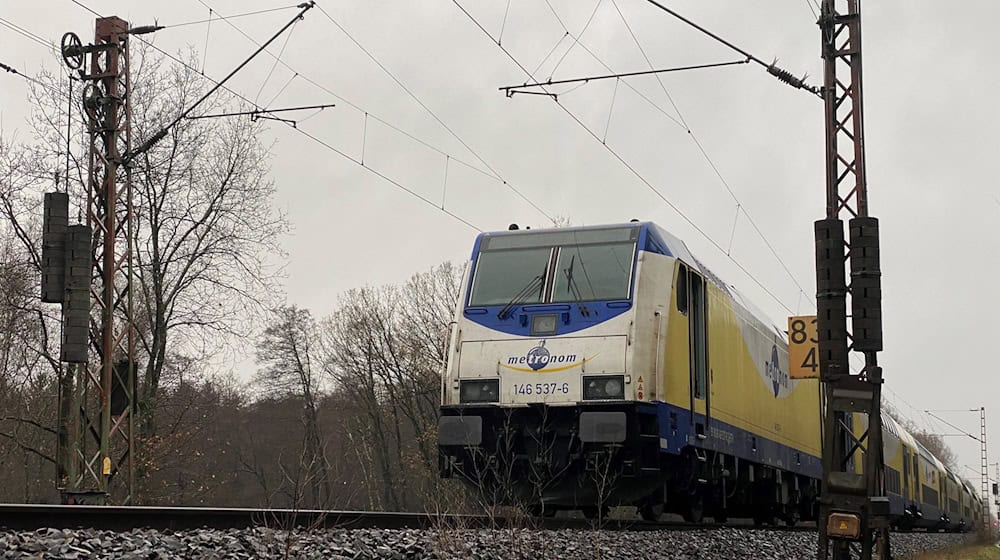 382 Züge waren von der Sperrung betroffen. (Symbolbild) / Foto: Marcus Golejewski/TNN/dpa