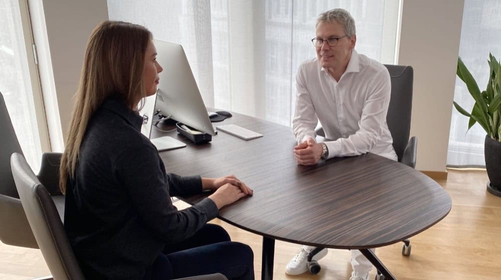 Dr. med. Stephan Vogt beantwortet im Interview zum Thema Fadenlifting / Foto: Klinik am Opernplatz