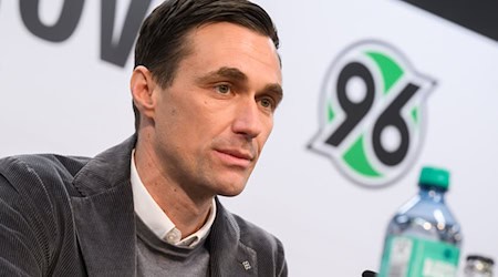 96-Sportdirektor Marcus Mann sorgt sich um die Zukunft von Hannover 96 / Foto: Julian Stratenschulte/dpa