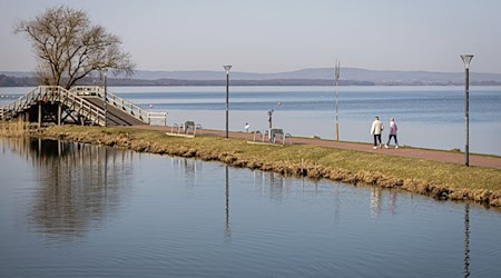 Zum Wochenanfang kann noch die Sonne genossen werden, dann wird es in Niedersachsen und Bremen kühler und unbeständig. / Foto: Moritz Frankenberg/dpa