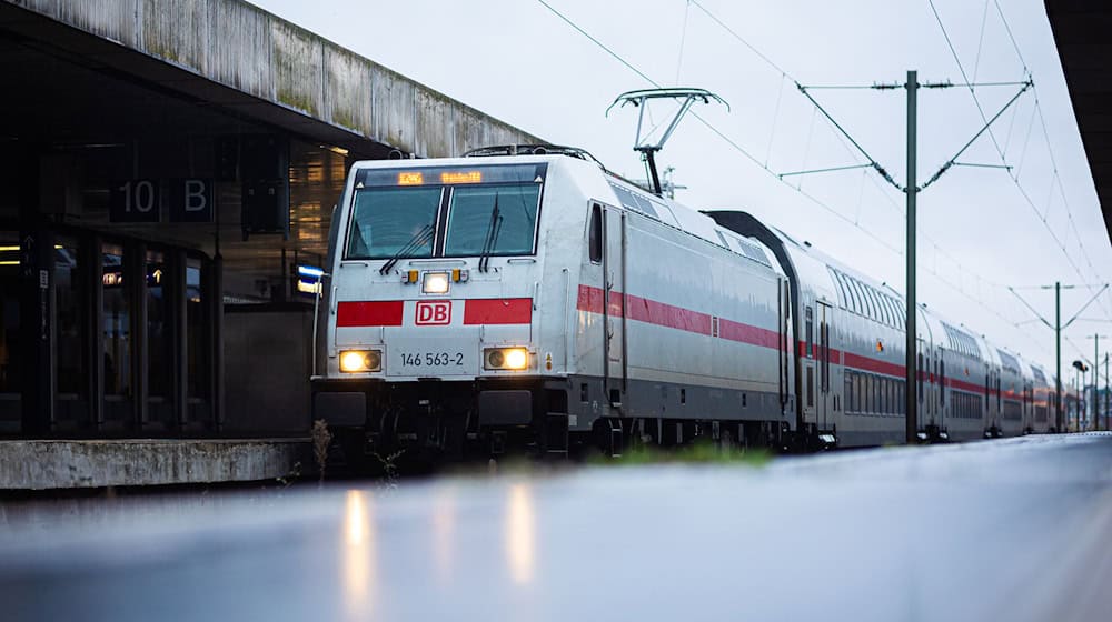 In Hannover soll es heute Regenschauer geben (Symbolbild). / Foto: Moritz Frankenberg/dpa