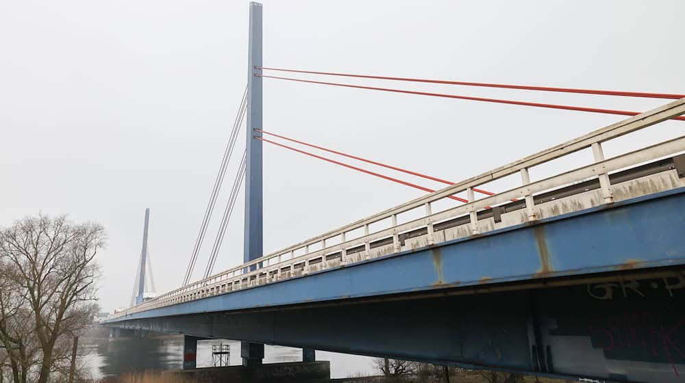 Eine neue Verkehrsführung auf der A1 soll die marode Norderelbbrücke schonen. (Archivbild) / Foto: Christian Charisius/dpa