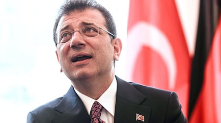 In Hannover wurde für die Freilassung von Istanbuls Oberbürgermeister Ekrem Imamoglu demonstriert. (Archivbild) / Foto: Oliver Berg/dpa