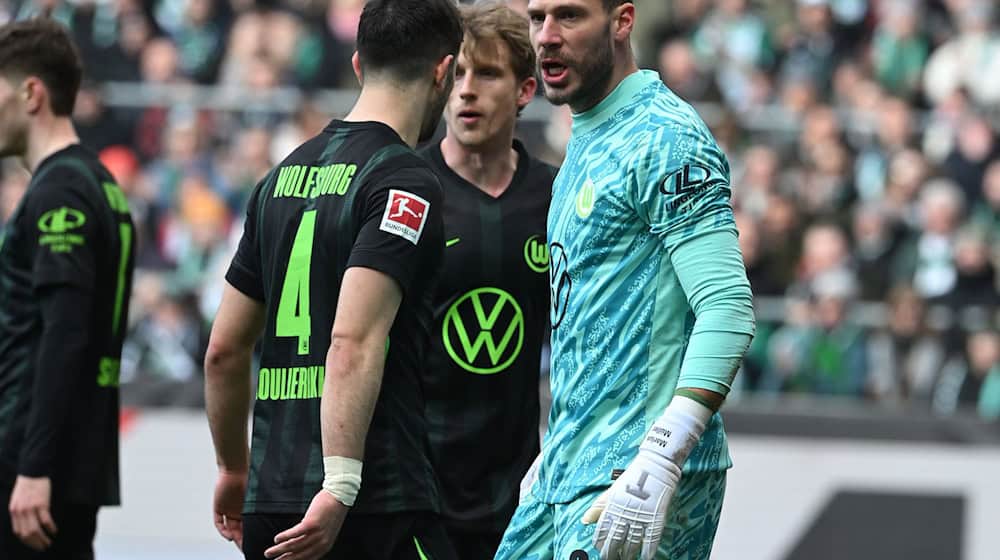 Marius Müller rettete dem VfL Wolfsburg mit seinen Paraden den Sieg. / Foto: Carmen Jaspersen/dpa