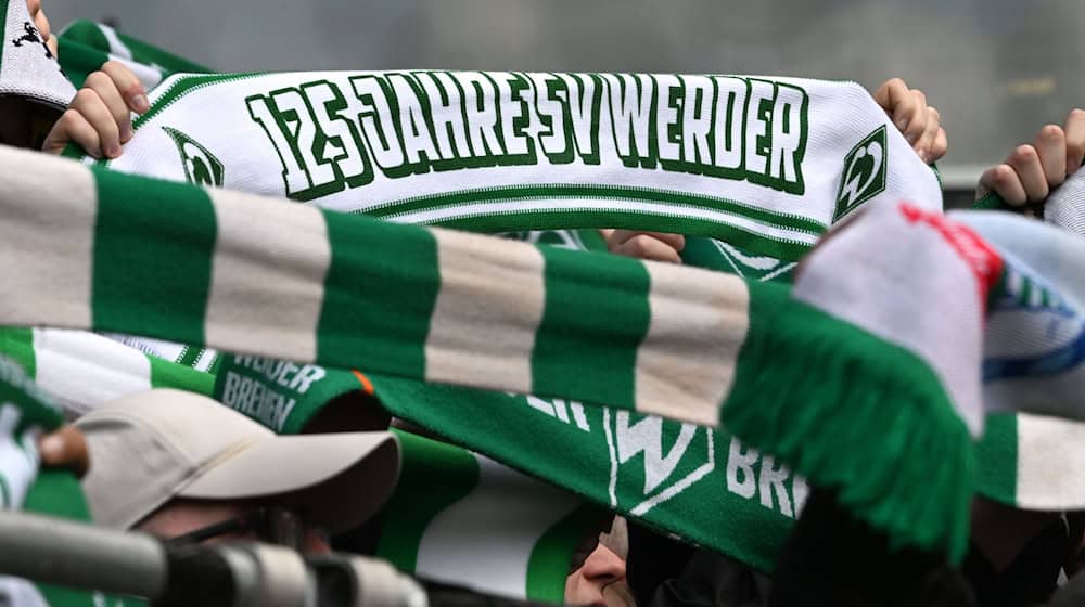 Rund 400 Fans von Werder Bremen wurden auf dem Weg zum Auswärtsspiel bei Bayer Leverkusen gestoppt. / Foto: Carmen Jaspersen/dpa