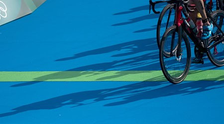 Beim Duathlon folgt nach dem Laufen das Radfahren, danach wird erneut gelaufen.  / Foto: Sebastian Gollnow/dpa