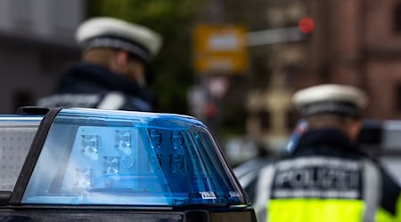 Die Polizei fand die junge Frau in einem Gebüsch. (Symbolbild) / Foto: Philipp von Ditfurth/dpa