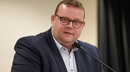 Die Einstufung der AfD als gesichert rechtsextremistisch bezeichnet der AfD-Landeschef in Niedersachsen Ansgar Schledde als einen ungeheuerlichen Vorgang. (Archivbild)  / Foto: Georg Wendt/dpa