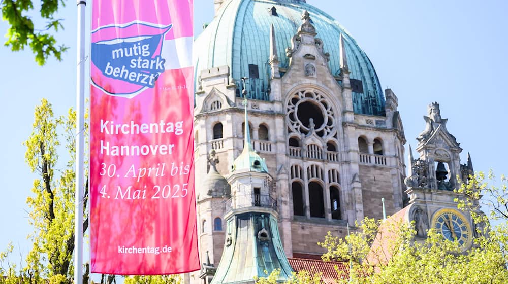 Vom Kirchentag in Hannover geht auch ein Appell gegen Aufrüstung aus. (Archivbild) / Foto: Julian Stratenschulte/dpa