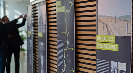 Die Wanderausstellung «An der Grenze erschossen. Erinnerung an die Todesopfer des DDR-Grenzregimes in Sachsen-Anhalt» ist bald auf dem Brocken zu sehen. (Archivbild)  / Foto: Klaus-Dietmar Gabbert/dpa-Zentralbild/dpa