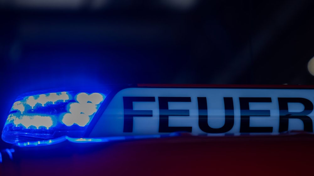Zwei Menschen sind in einem brennenden Auto in Braunschweig gestorben. (Symbolbild) / Foto: Rolf Vennenbernd/dpa