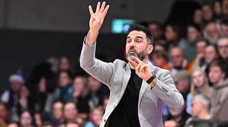 Braunschweigs Coach Jesús Ramírez ist BBL-Trainer des Jahres. / Foto: Swen Pförtner/dpa