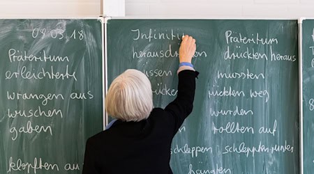 Bremen wird erstmals die Arbeitszeit von Lehrkräften erfassen. (Archivfoto) / Foto: Mohssen Assanimoghaddam/dpa