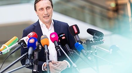 CDU-Fraktionschef Lechner sieht derzeit keinen Bedarf für ein Treffen mit dem designierten Regierungschef Lies. (Archivbild) / Foto: Moritz Frankenberg/dpa