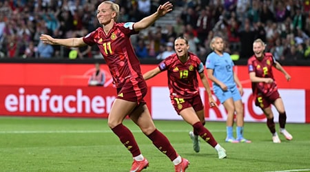 DFB-Torjägerin Lea Schüller lässt sich feiern  / Foto: Carmen Jaspersen/dpa