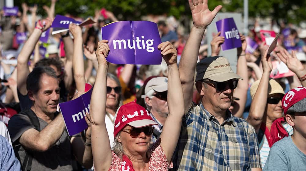 Zehntausende feierten den Kirchentag kontrovers, aber friedlich – meist bei Sonnenschein. / Foto: Moritz Frankenberg/dpa