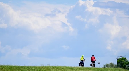Viele Gäste kämen für ein verlängertes Wochenende an die Küste, um eine kurze Auszeit zu genießen, heißt es bei der Ostfriesland Tourismus GmbH. / Foto: Philipp Schulze/dpa