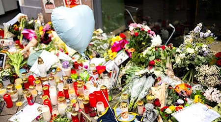 Die tödlichen Polizeischüsse auf den 21 Jahre alten Lorenz in Oldenburg haben große Trauer ausgelöst. (Archivbild) / Foto: Sina Schuldt/dpa