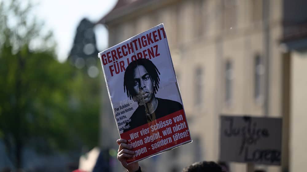 Die Initiative «Gerechtigkeit für Lorenz» ruft erneut zu einer Kundgebung auf. (Archivbild) / Foto: Izabela Mittwollen/dpa