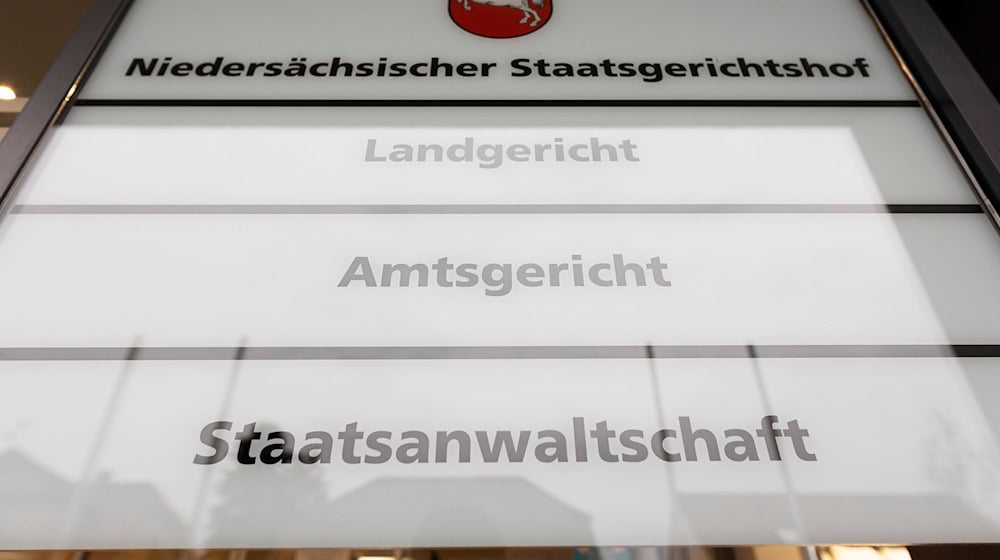 Der Verurteilte hatte die Taten dementiert. (Symbolbild) / Foto: Michael Matthey/dpa