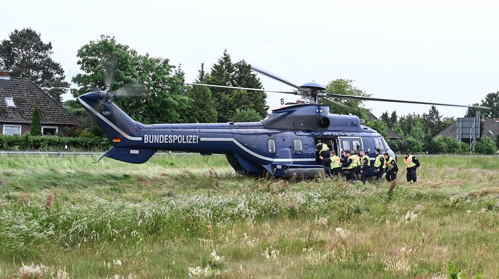 Die Bundespolizei führt an der deutsch-niederländischen Grenze Kontrollen durch. / Foto: Lars Penning/dpa