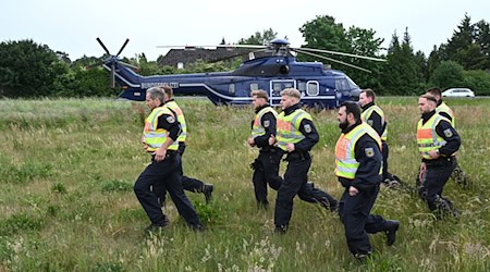 Die Bundespolizei verstärkt ihre Grenzkontrollen mit Hubschraubern. / Foto: Lars Penning/dpa