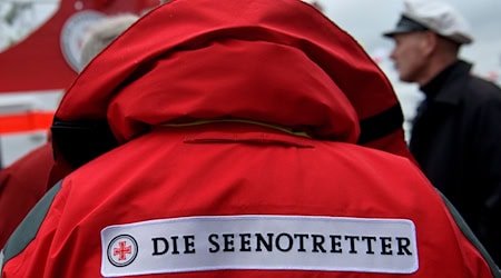 Die Seenotretter treffen sich zur Übung in Büsum. (Archivbild) / Foto: Angelika Warmuth/dpa