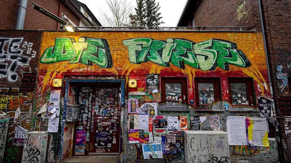 Nach dem Brandanschlag auf ein Jugendzentrum in Bremen ist ein 29 Jahre alter Angeklagter zu einer Freiheitsstrafe von vier Jahren und neun Monaten verurteilt worden. (Archivbild) / Foto: Sina Schuldt/dpa