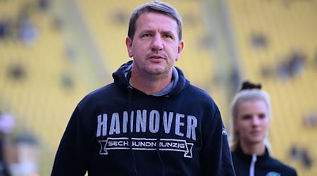 Trainer Daniel Stendel und Hannover 96 II steigen aus der 3. Liga ab. / Foto: Robert Michael/dpa