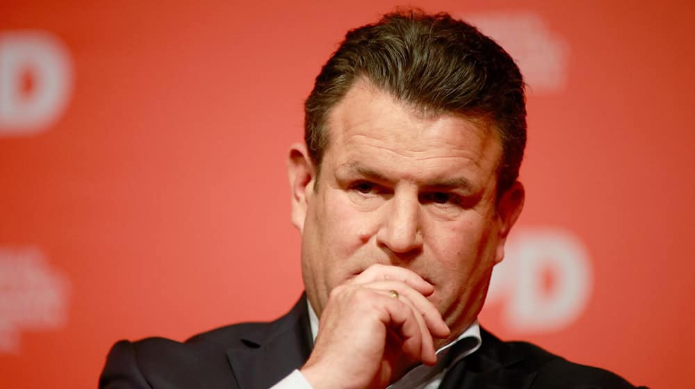 Hubertus Heil möchte nicht erneut für das Amt des stellvertretenden SPD-Parteivorsitzenden kandidieren. (Archivbild) / Foto: Matthias Bein/dpa