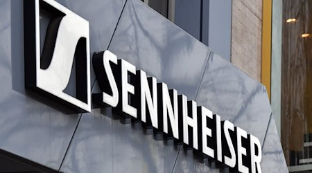 Laut dem Bundeskartellamt hat Sennheiser jahrelang Preiserhöhungen bei Händlern erwirkt. (Archivbild) / Foto: Jens Kalaene/dpa-Zentralbild/ZB