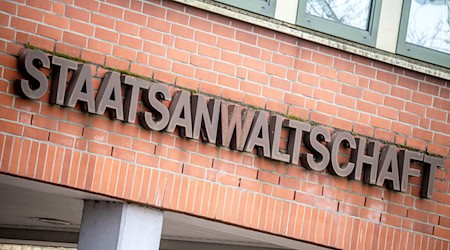 Bei der Staatsanwaltschaft Verden wird wegen möglicher jahrelanger Vergewaltigung einer Frau ermittelt. (Archivbild)  / Foto: Sina Schuldt/dpa