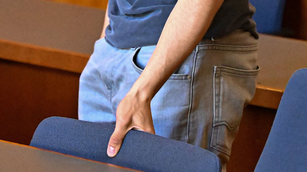 Das Gericht verurteilte den heute 21-Jährigen zu einer Jugendstrafe von neun Monaten, die zur Bewährung ausgesetzt wurde. (Archivbild) / Foto: Swen Pförtner/dpa