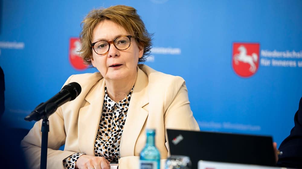 Für Daniela Behrens (SPD), Innenministerin von Niedersachsen, ist die AfD-Einstufung keine Überraschung (Archivbild)  / Foto: Michael Matthey/dpa