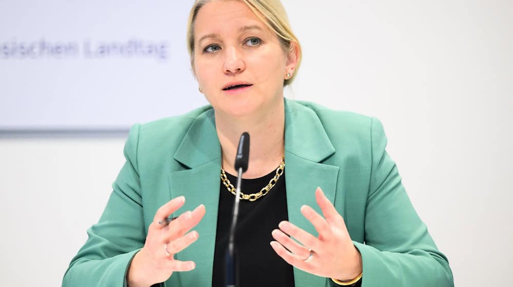 Niedersachsens Justizministerin Kathrin Wahlmann will sich für eine härtere Bestrafung der Täter bei gezielten Tötungen von Frauen einsetzen. (Archivfoto) / Foto: Julian Stratenschulte/dpa